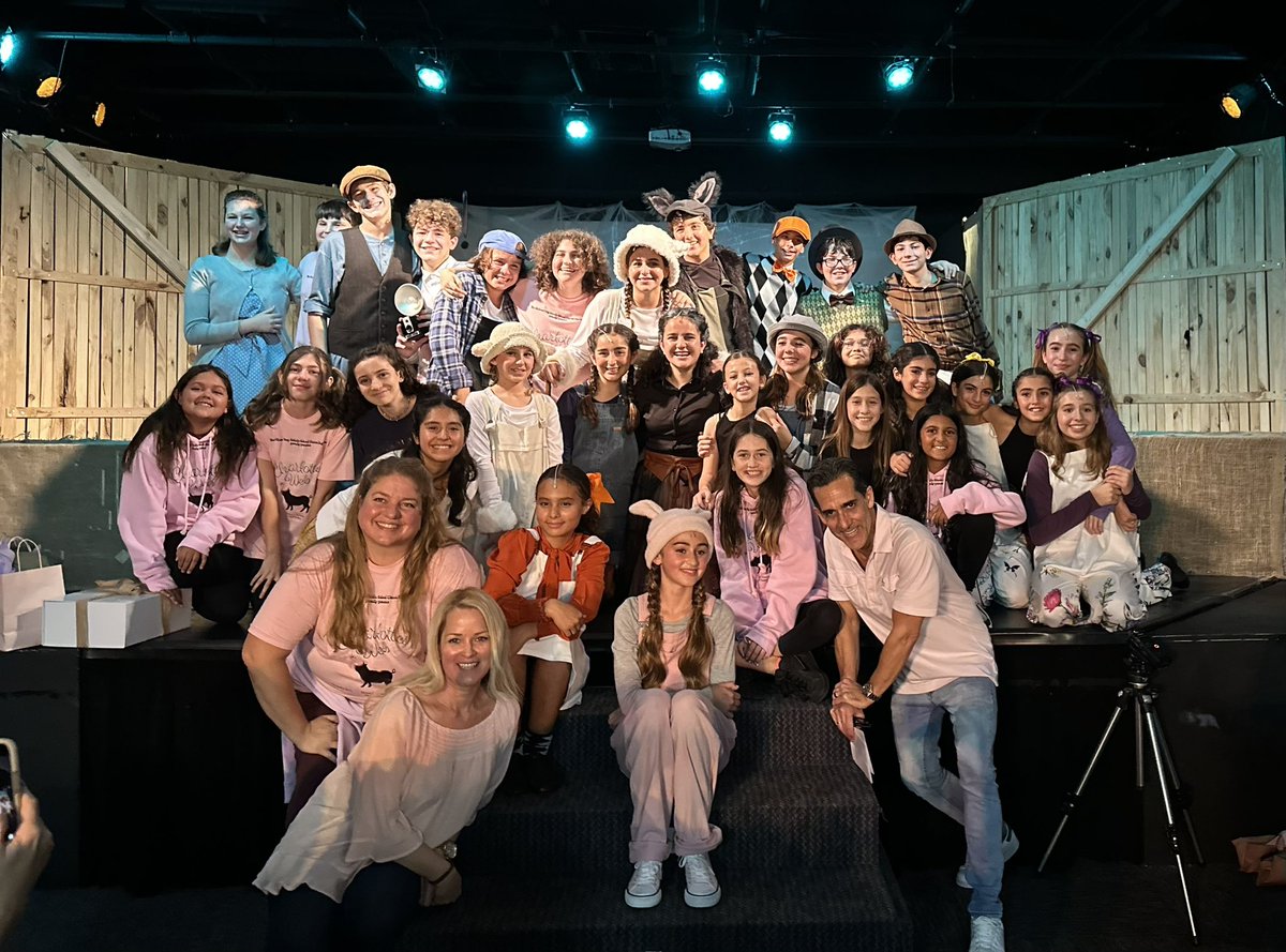 CHARLOTTE’S WEB company photo after our closing performance. So very proud! 💓 <a href="/GulliverPrep_/">Gulliver Preparatory School</a>