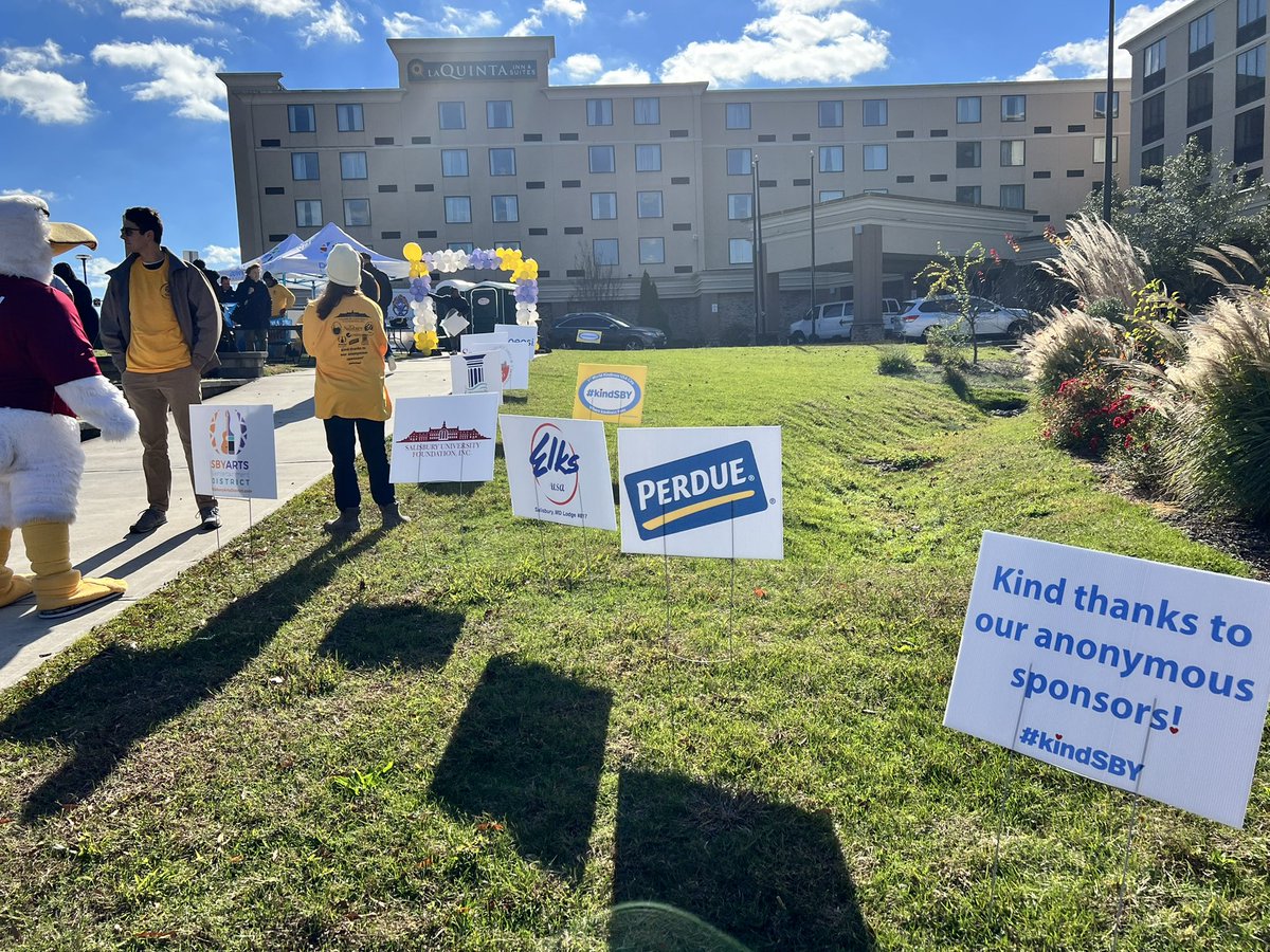 swdelta7's tweet photo. Here comes my #AuthenticCollaborator self being happy again - @kindsby #KindnessPalooza sponsors - @PerdueFarms @cfesnonprofit #SUFoundation https://t.co/pr8klh5YPa