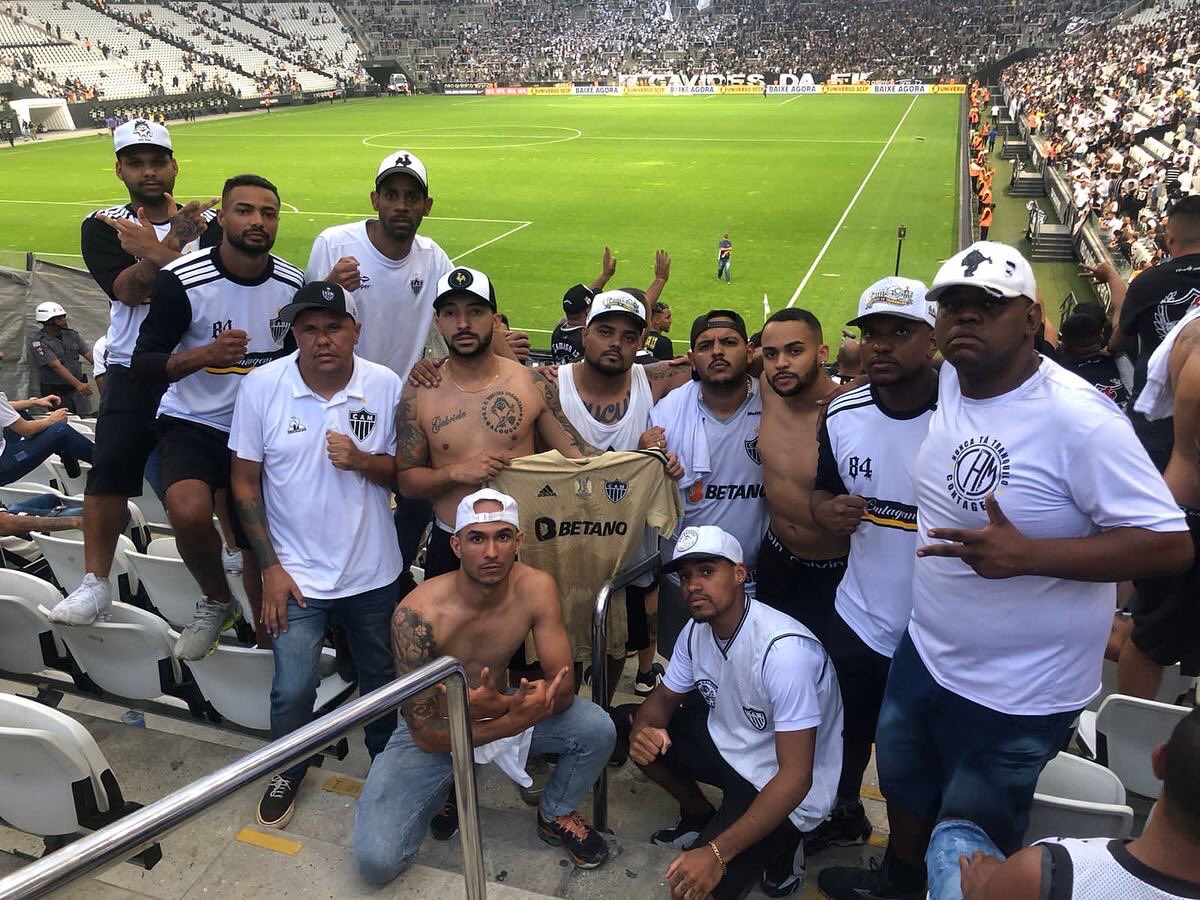 Soaresrc2's tweet photo. Última do ano Galo x gambá 🚌🚌🎃@tog_oficial84 https://t.co/rpbgNqT4rZ