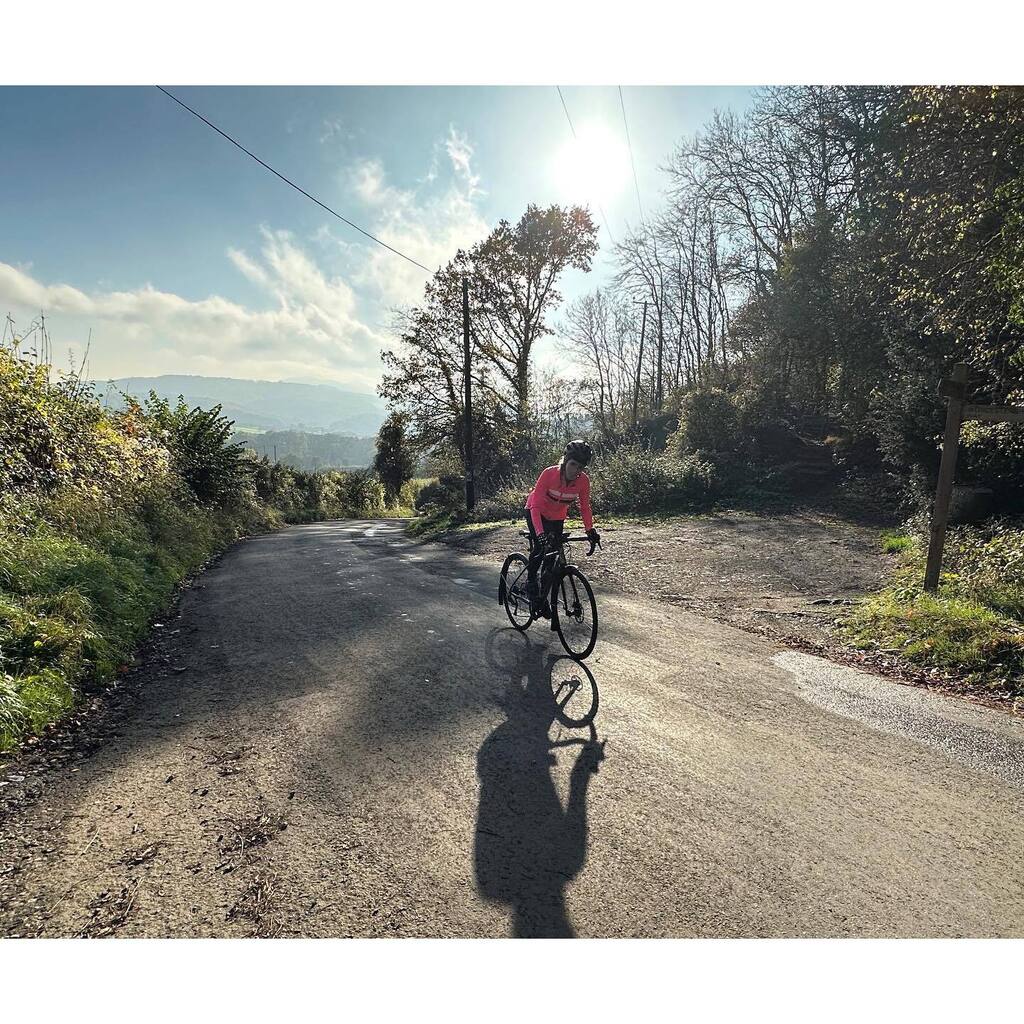 nunuboogie's tweet photo. So different from last Sundays weather beautiful out today!
.
.
.
#rapha_rcc #outsideisfree #cyclingphotos #girlswhoride #womenscycling #cervelor3 #rapha #whenindoubtpedalitout #lightbro #fromwhereiride #fujifilmx70 #seesense #dcrwheels #campagnolo #thec… https://t.co/kOZKabNEm4 https://t.co/yv7wg3f62n