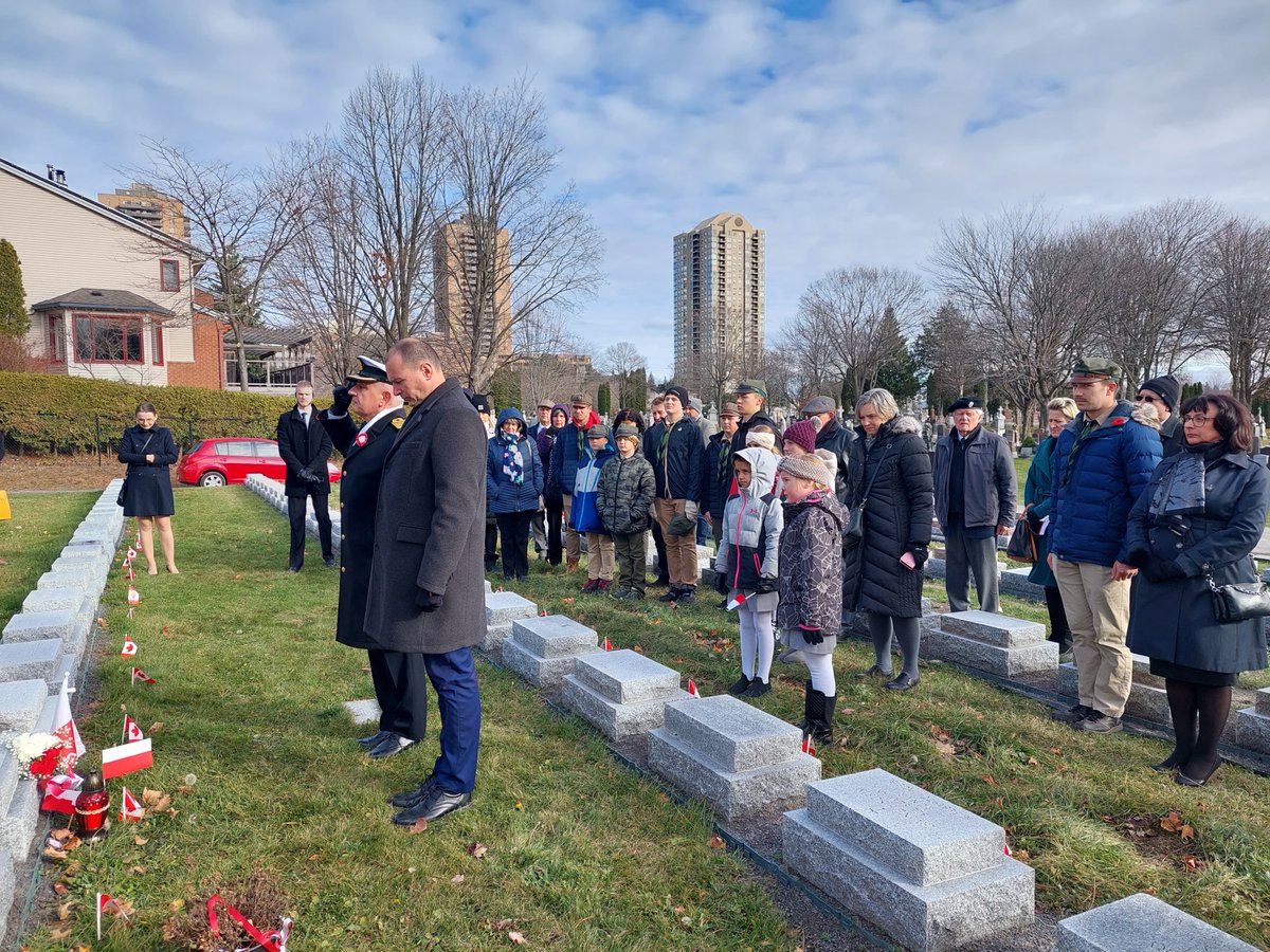 PLinCanada's tweet photo. Amb. @WitoldDzielski, Cmdr K. Ksiฤ
ลผek, Consul @nataIiakubik, representatives of @SPKinCanada, ๐ต๐ฑ scouts and ๐จ๐ฆ Polonia paid tribute to the outstanding Polish generals & diplomats, who served & fought for our freedom.
Marking the 104th ๐ต๐ฑ #IndependenceDay.
#PL80CA
#LestWeForget https://t.co/IbjSHy4wd4