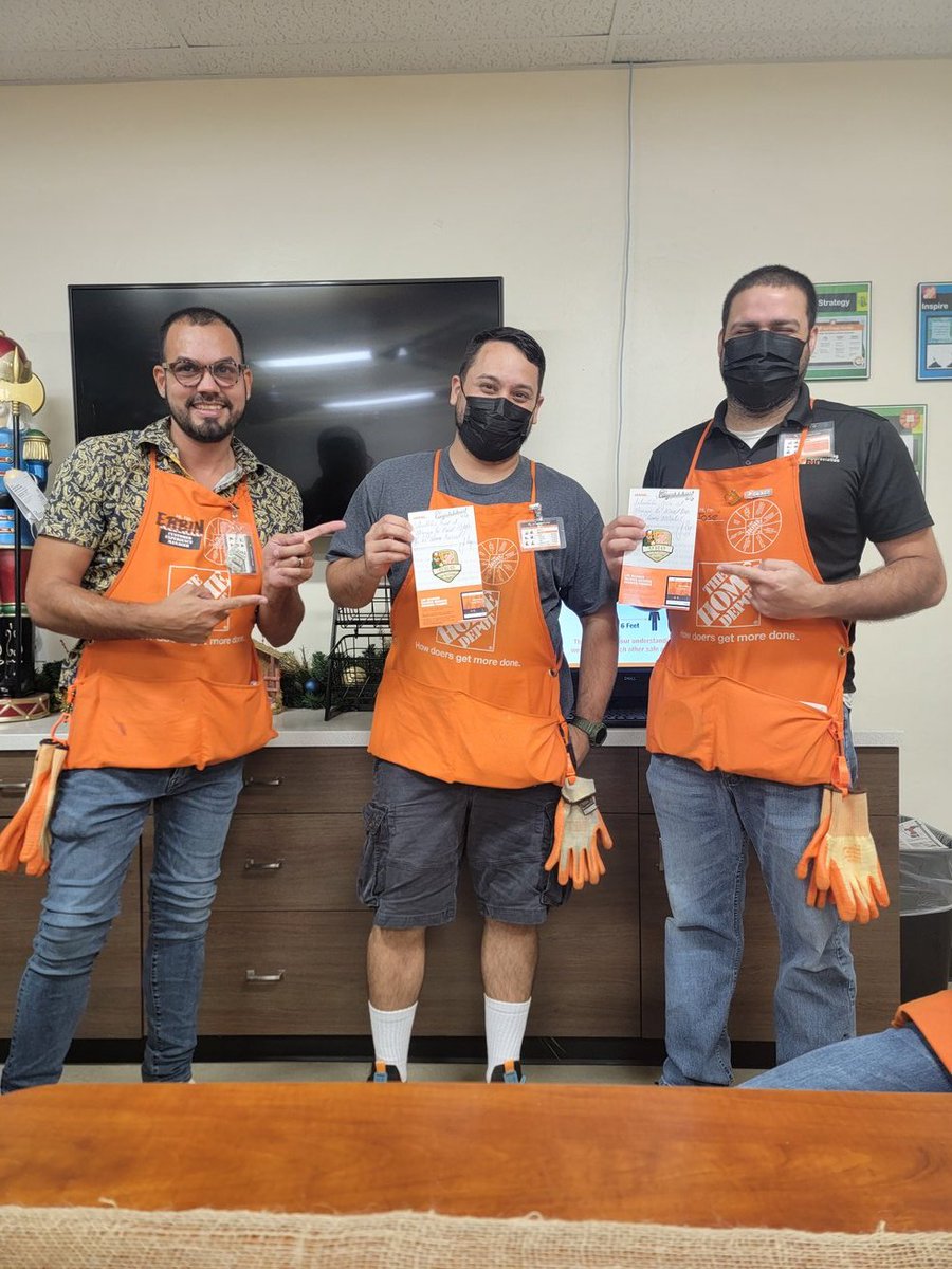 Lets celebrate their Milestone. Freight team associates. Keep doing great job <a href="/loladiaz1223/">Lourdes Díaz</a> <a href="/johncruzjr/">John</a> <a href="/IvelisseColn2/">Ivelisse Colón 😊🧡🧡</a>