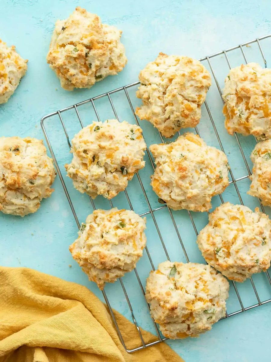Budget_Bytes's tweet photo. RECIPE 👉 https://t.co/NAcoveZ42S  
OMG, these Cheddar Drop Biscuits are to die for. They’re tender, rich, fluffy, and a total cheddar-cheesy delight. 🧀 Plus, since there’s no kneading or shaping, they’re insanely easy!! Total WIN! 🙌  

#cheddarbiscuits #biscuits #biscuitrecipe https://t.co/lcR9AU5YJX