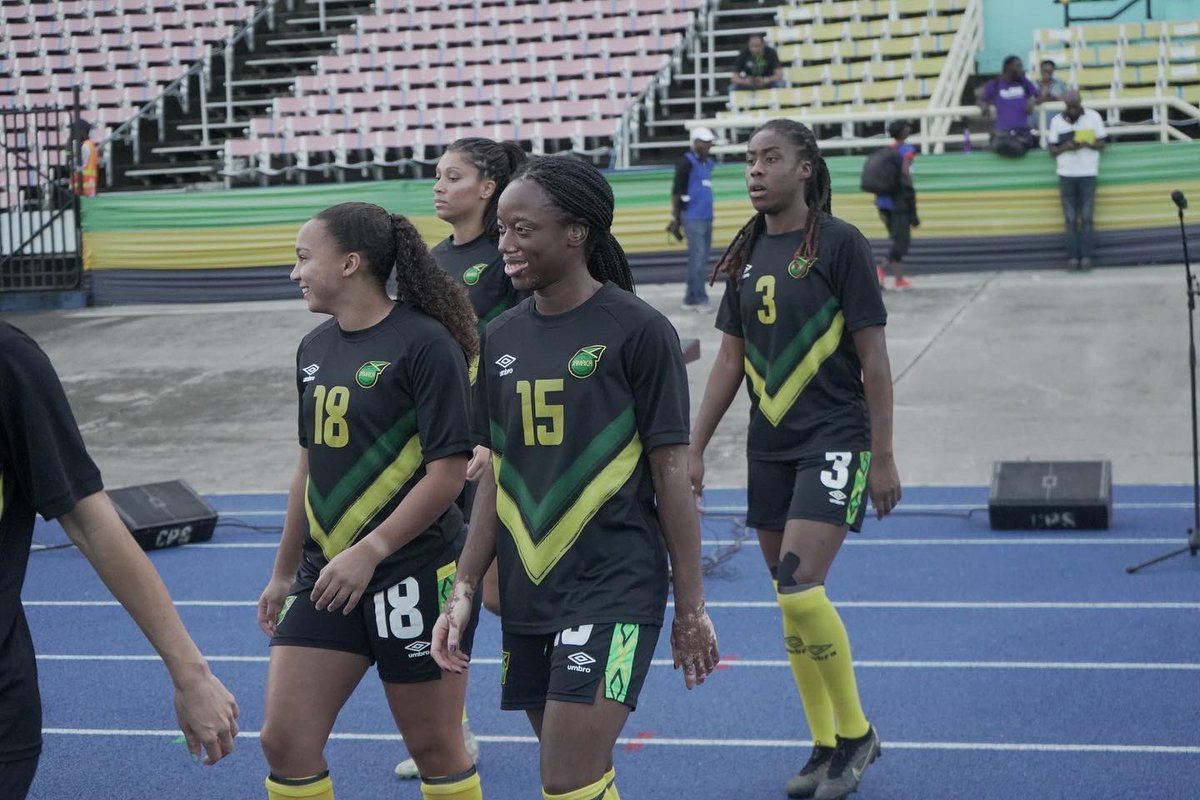 jff_football's tweet photo. Heading to the field to warm 💪🏿
🆚: Paraguay 🇵🇾
📍: National Stadium
🕕: 6:00 pm (JA/ET)
.
#ReggaeGirlz #InternationalFriendly #BobMarleyFoundation #ReggaeGirlzFoundation #JAMPRY #JFF_Football https://t.co/5LgGHnvt7g