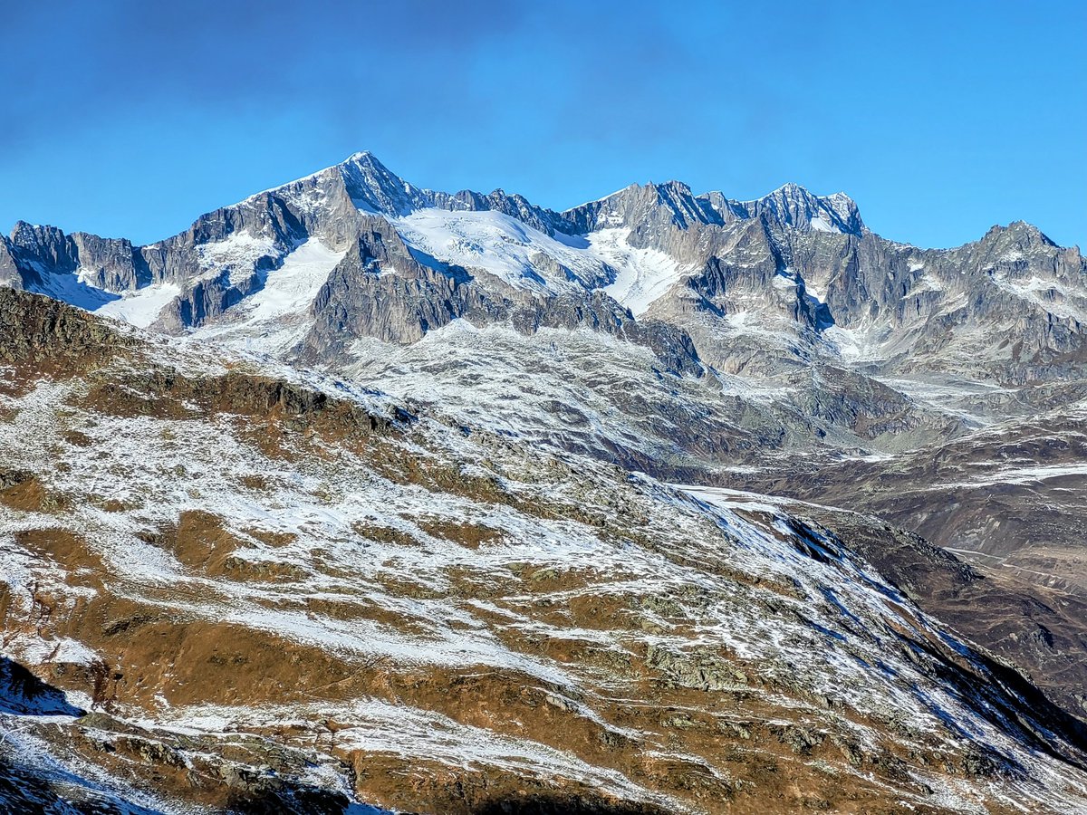 samharrison7's tweet photo. After the #Microplastics2022 conference in Monte Verità, I stopped off for the weekend in Airolo for a quick hit of Alpine fun. And fun it definitely was! The Swiss Alps were on top form with great weather, plenty of snow and stunning late Autumnal lighting. https://t.co/vVplxYOuO0