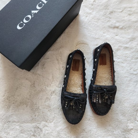 Mickey03232's tweet photo. So good I had to share! Check out all the items I'm loving on @Poshmarkapp #poshmark #fashion #style #shopmycloset #coach #chanel #yesitsavailable: https://t.co/hu4nSojmgg https://t.co/W9CUkxyoms