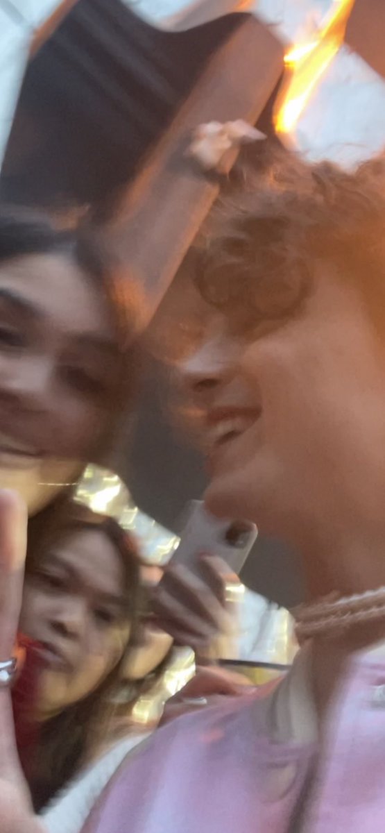 flywithmind's tweet photo. I touched the sky for a second. #TimotheeChalamet https://t.co/5aFM8cg4er