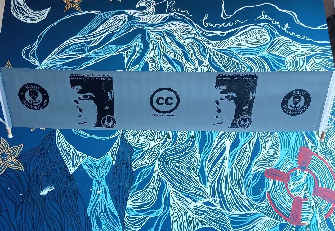 Um pouco sobre o Aaron Swartz Day hoje.

Conforme nosso objetivo de ocuparmos espaços públicos e integrarmos pessoas que não alcançaríamos em uma sede, em um pleno domingo de ENEM, fizemos e agregamos pessoas diversas ao evento. Mais em: instagram.com/raulhackerclub/