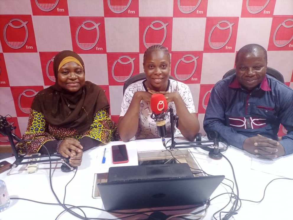 RabiesFreeBF's tweet photo. @RabiesFreeBF était au rendez-vous: Dr @GrissoumT, Pharmacien; et Dr #Alima_Combari, Vétérinaire étaient à l'émission "Quoi de Neuf Docteur" de @radiosomega pour parler de la lutte contre la rage et de la nécessité de promouvoir l'approche #OneHealth au Burkina Faso. Congrats! https://t.co/3CkKOqjwek