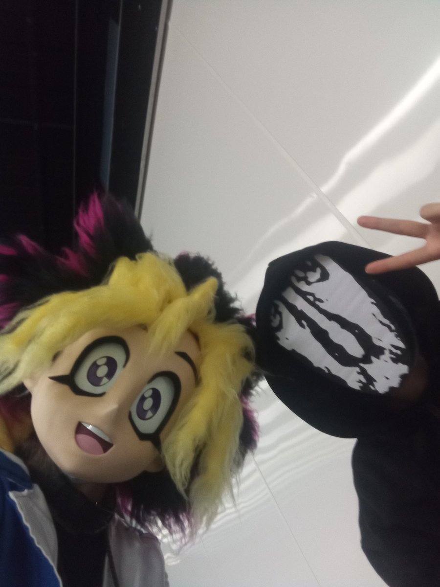 Charr_Chan's tweet photo. Back from the convention, had a great time!! ππ (Ft. My friend as intruder)
#thoughtbubble22 https://t.co/vVlpRVHLZu