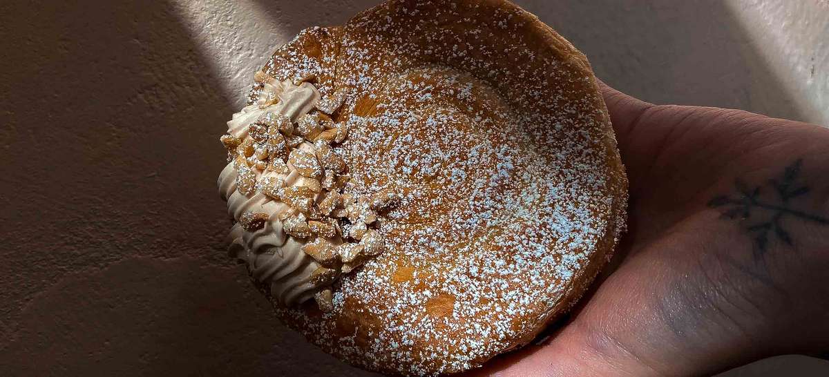 In Berlin hat mit der "The Sanctuary" die zweite rein vegane Bäckerei eröffnet. Angeboten werden hauptsächlich italienische Backwaren in vielen süßen und herzhaften Varianten. 
falstaff.de/nd/neue-italie…