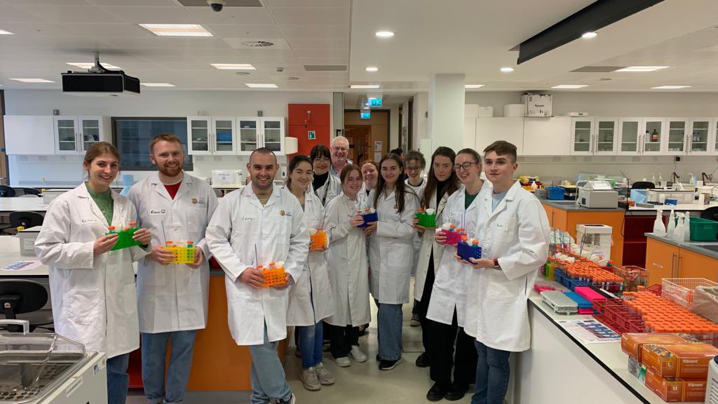 kelliedean99's tweet photo. *Busy* afternoon with @Cellexplorers @UCC doing three #fantasticDNA workshops as part of #CorkScience Huge thank you to the 60+ children scientists &amp; our amazing demonstrators!🍌🍌@bioucc @SEFSUCC @scienceirel #ScienceWeek2022 #believeinscience https://t.co/5k01zPtHXj