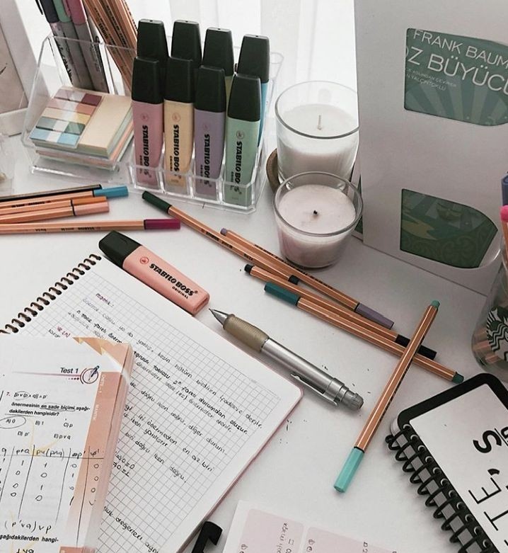 lissastudy's tweet image. ⌕ : oii, meu apelido é mel e eu sou nova na comunidade ! ♥︎
     ۫ . #studytwt + #studytwtbr ୧ ⠁
           ⊹ ela/dela, 17 anos
           ⊹ terminando 2° EM 
           ⊹ vestibulanda em medicina
           ⊹ objetivo: UFRGS/UFCSPA
♡/↺ = mutuals !