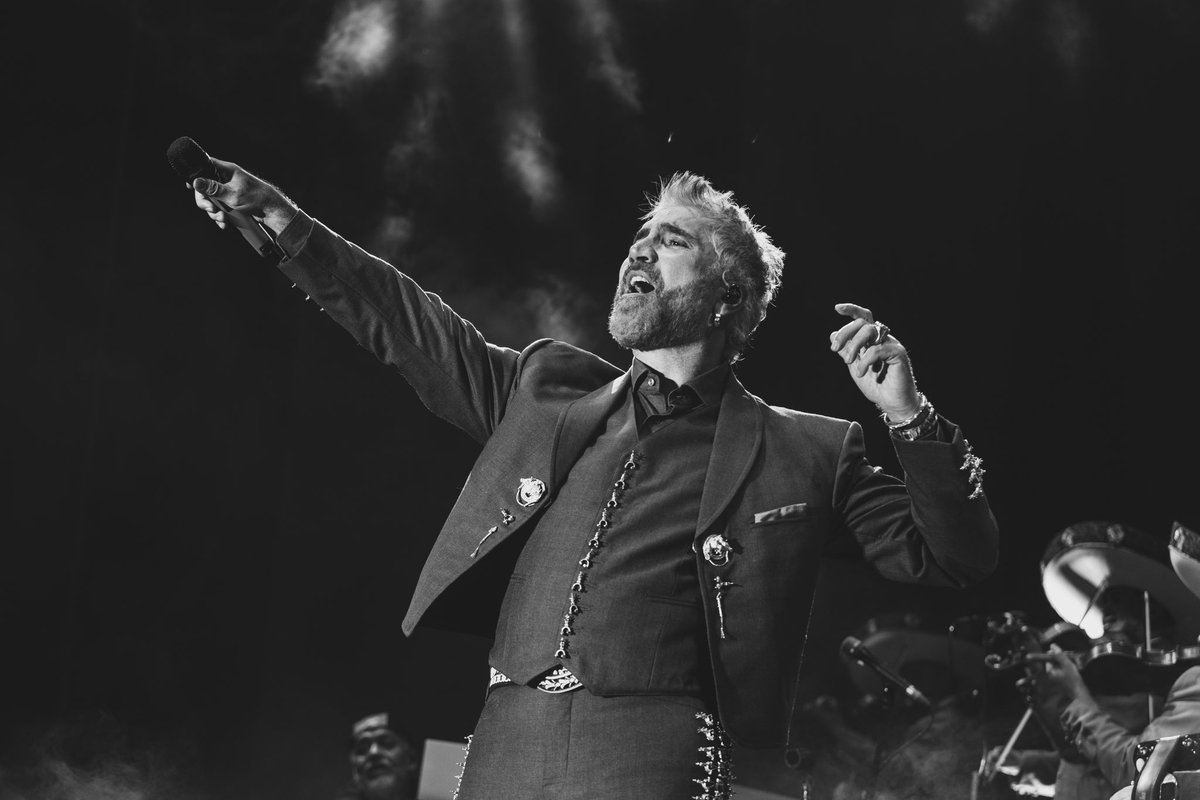 alexoficial's tweet photo. ¡Y que viva Ciudad Juárez y su genteeeee chula! 🔥🔥🔥🔥 #AFHechoEnMexico

Gracias por recibirnos y compartir un poco de la magia de este espectacular lugar. 
¡Hasta la próxima, mis chihuahuenses! ✌🏼😎 https://t.co/Beqh2PPXZm