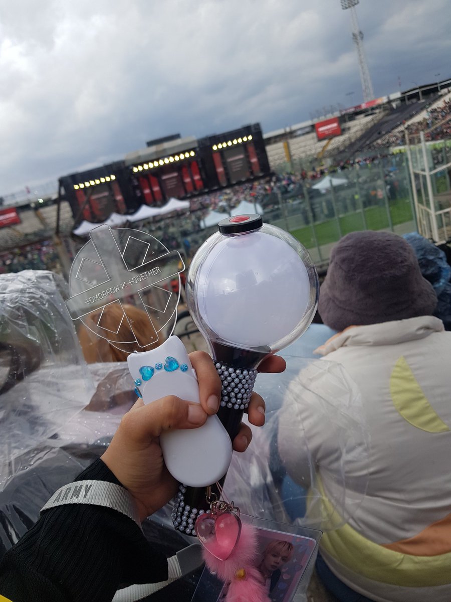sug4_x's tweet photo. Music Bank 2022 https://t.co/ySHuigVhsr