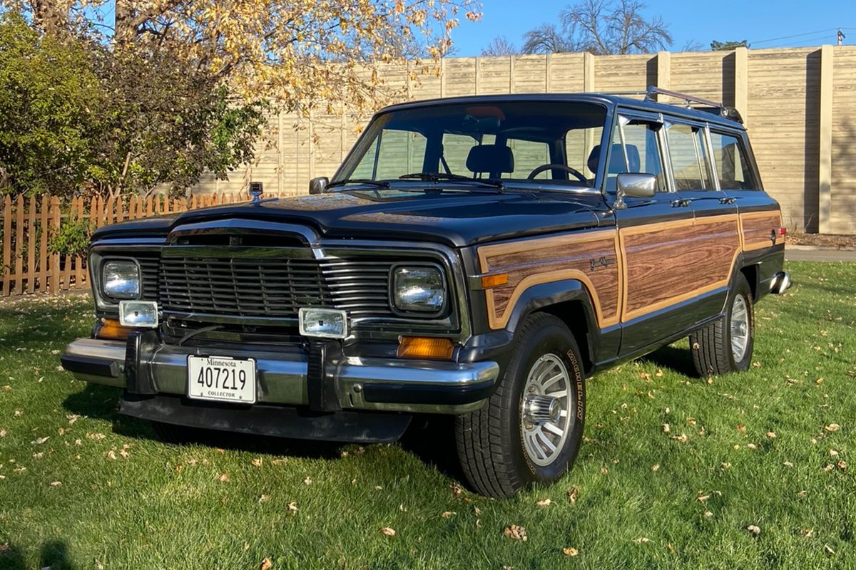 Sold: 1989 Jeep Grand Wagoneer for $24,000. bringatrailer.com/listing/1989-j…