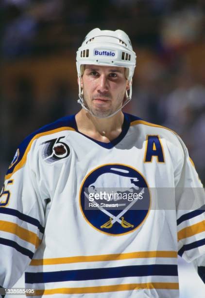 OTD: Nov. 13, 1992 <a href="/Andy2525/">Dave Andreychuk</a> ties a franchise record with 3 PP goals as the <a href="/BuffaloSabres/">Buffalo Sabres</a> defeat the Hartford Whalers 8-2. He scored a 5v5 goal in the 1st, and Dale Hawerchuk records 5 points (1+4) in the win. Jim Agnew and Colin Patterson fight.  #LetsGoBuffalo #Sabres