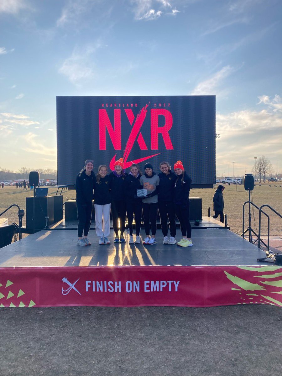 Coming back to j-town w a fifth place plaque from Nike 🥱🥱 shoutout to <a href="/OliviaVerde2/">Olivia Verde</a> for the 14th place finish!! Great 2022 season 😤 watch out for us during track season 😏😏