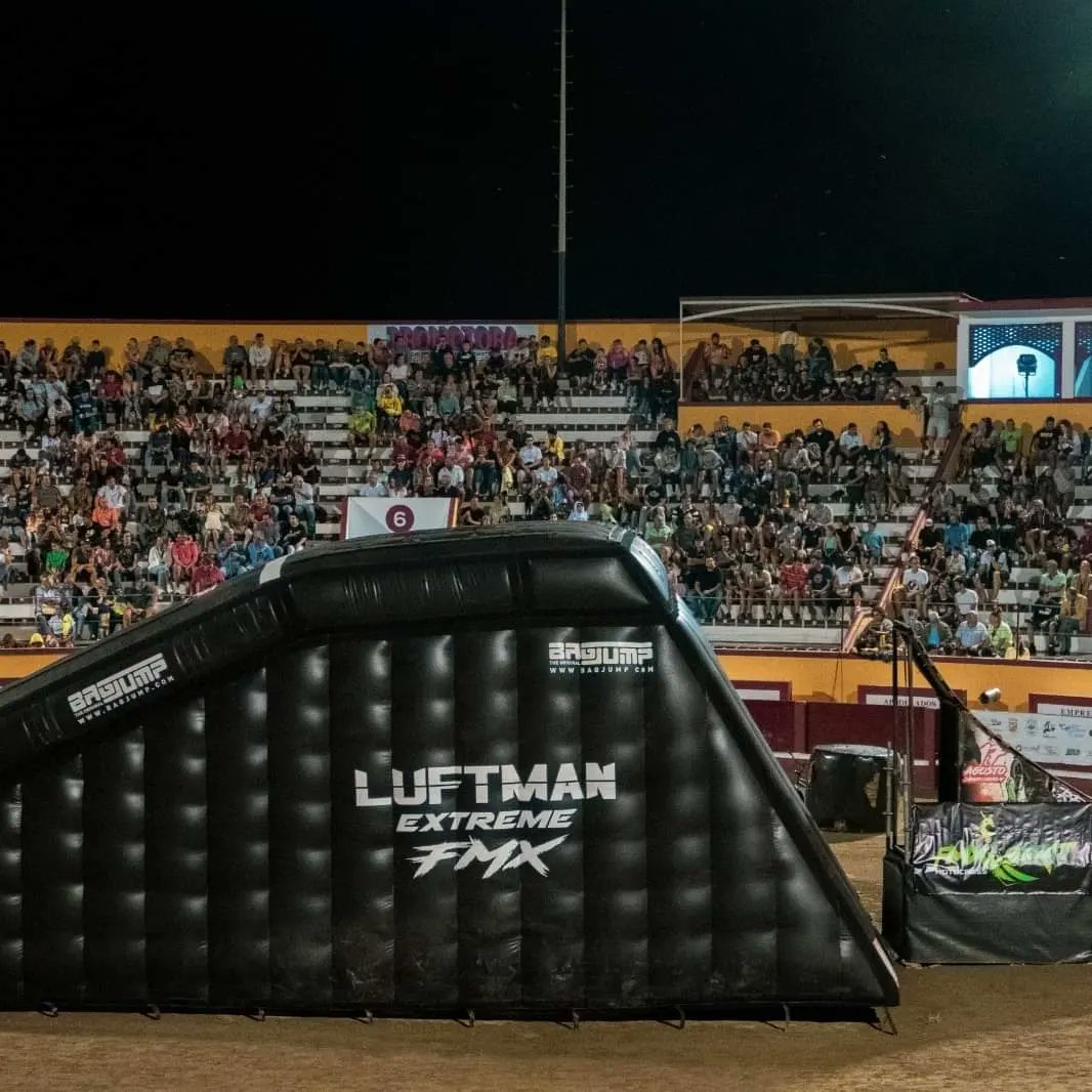 LuftmanMaximo's tweet photo. A Luftman Extreme FMX  e a FmxSpirit  agradecem a participação de todos na produção e realização do espetáculo de Freestyle Motocross na Praça de Toiros da Ilha Terceira, em especial ao público presente. https://t.co/g9cXBc9AVK
