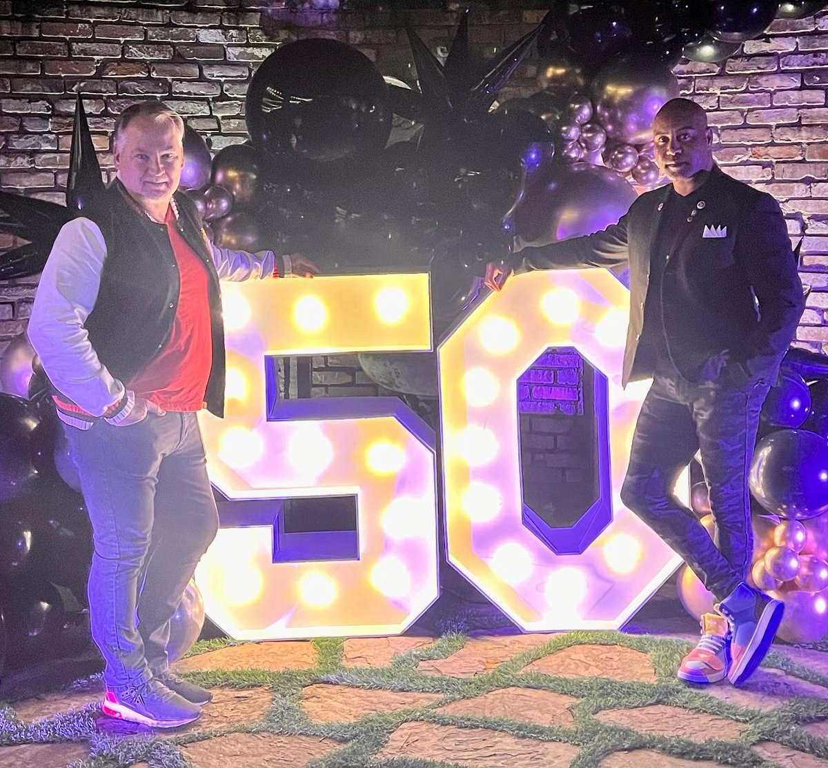 HilliardGuess's tweet image. At @_benipedia_ 50th birthday celebration with my hubby last night y’all! 

So proud to call Ben my boss and friend! 

#birthday #writerproucer #developmentproducer #wgaw #bluemondayproductions