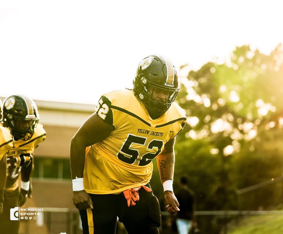 Glixzy1k's tweet photo. “The last song”
39 solo tkls 
26 assist tkls 
10 tfl
5 sacks 
1 safety 
3qbh
1pbu https://t.co/iJ0vdPVqME