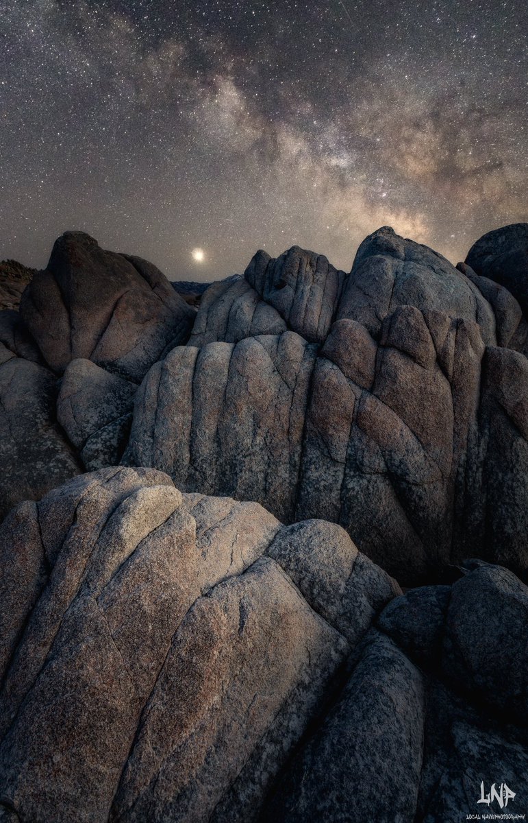 Localnavy433P's tweet photo. Are you good enough to tell which image was taken with the Sony a6400 and which image was taken with the Canon 5D2?
#canon5D2 #sonya6400 #Astrophotography #landscapephotography #cropsensor #fullframe https://t.co/qeCiE3P259