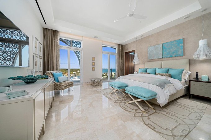 AltcoinDaily's tweet photo. Who's buying SBF's penthouse in The Bahamas? 🇧🇸

Just listed. $39,500,000 &amp; it's yours. https://t.co/IH2X34pvFi