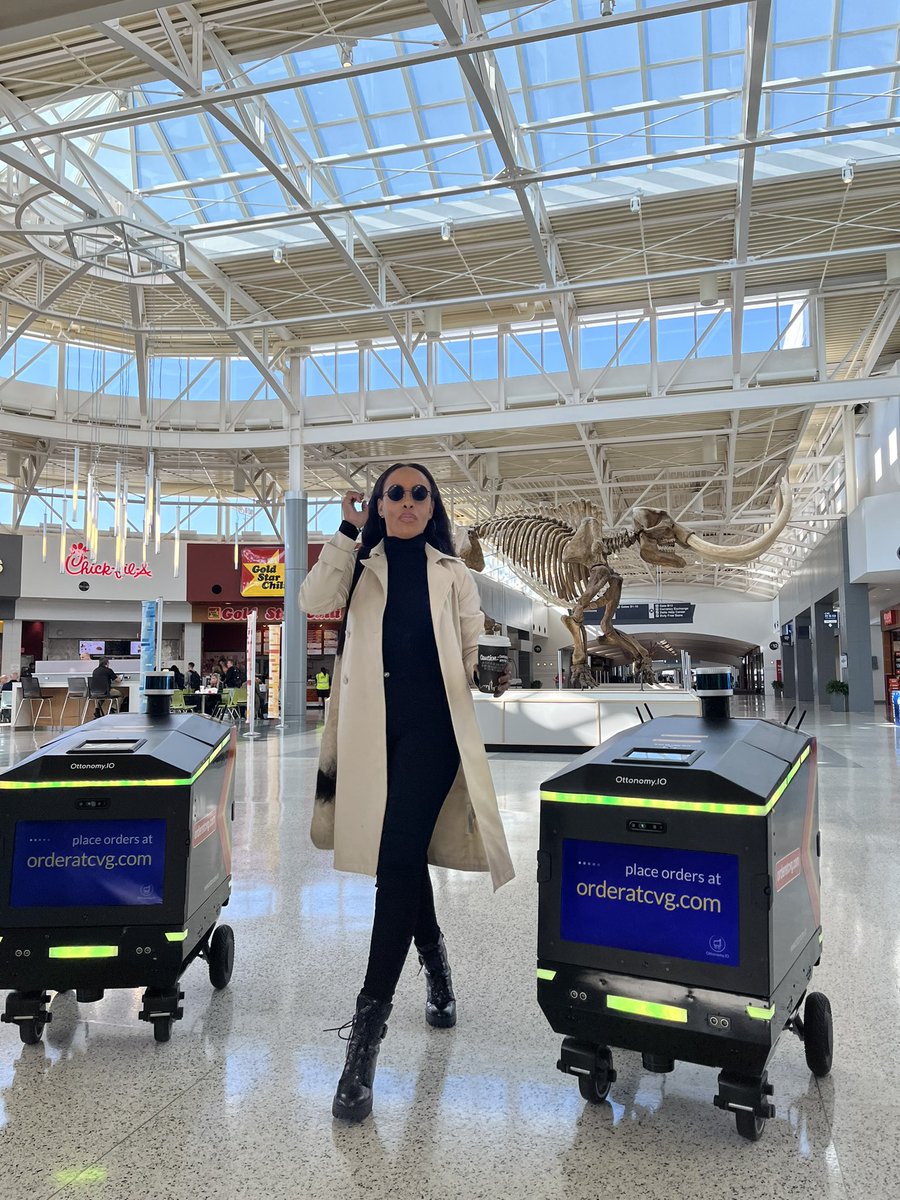 CVGairport's tweet image. Get food brought to you by an autonomous robot in Concourse B. Order at: orderatcvg.com 

#travel #tech #robot