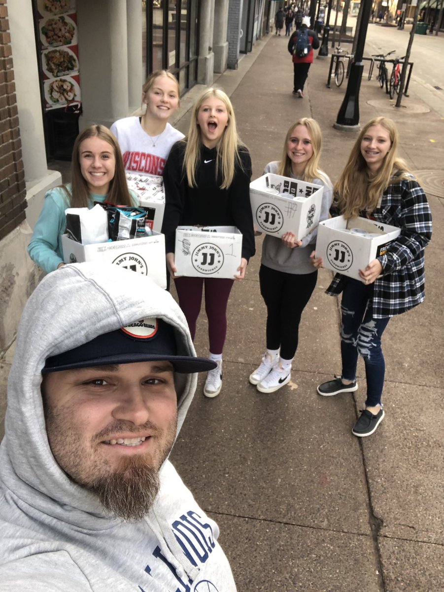 DakotaGirlsHoop's tweet photo. Freaky Fast delivery service for the rest of the team waiting at the bus in Madison, today! @jimmyjohns https://t.co/UVoad0zubP