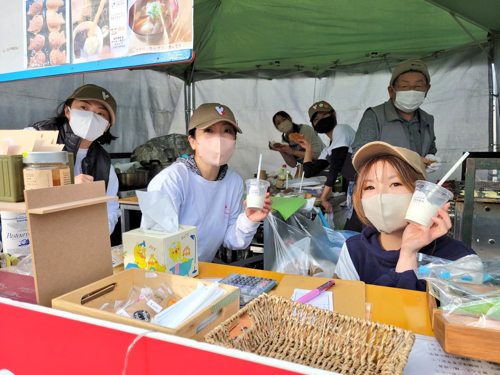 vidacafe_kitami's tweet photo. お陰様で途切れる事ない大忙しでした！！！
Twitter見て来ました のお声も嬉しかったデス❤❤

写真少なめな今回ですが、とーーっても素敵空間で私達も忙しくも楽しく幸せな1日(1年)なりました✨
年内活動終了！！
vidaから変わらぬご愛顧頂いてる方もvivaから新しく出逢った方も全てに感謝です❤❤ https://t.co/livYZxqAhK