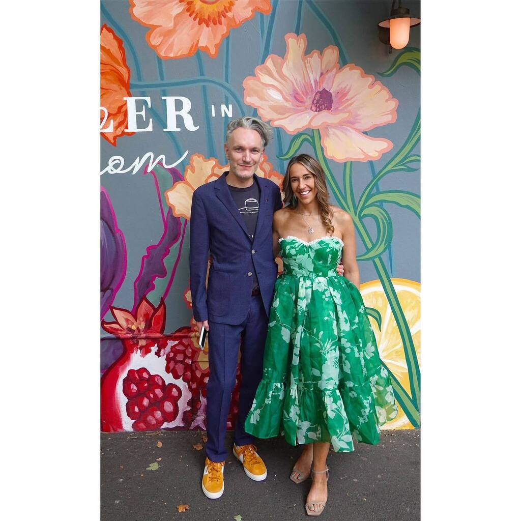 carolyndavis's tweet photo. It’s not great to blend in with the wallpaper. Unless this is the wallpaper. 

#wallflowers https://t.co/05CkA22rop