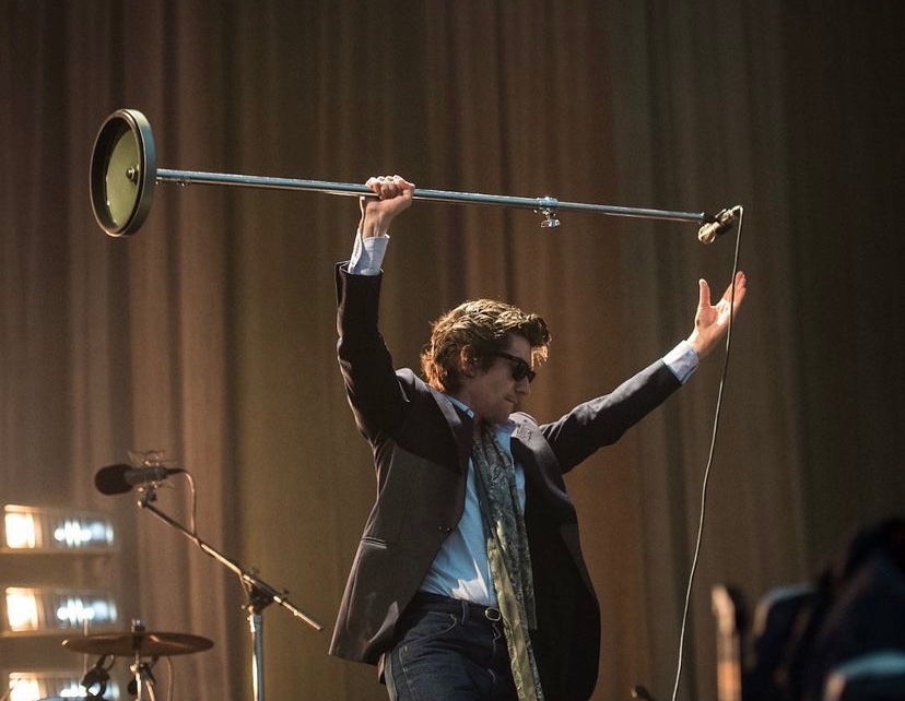 alexthourly's tweet photo. alex turner in buenos aires https://t.co/PwxVOttfB3