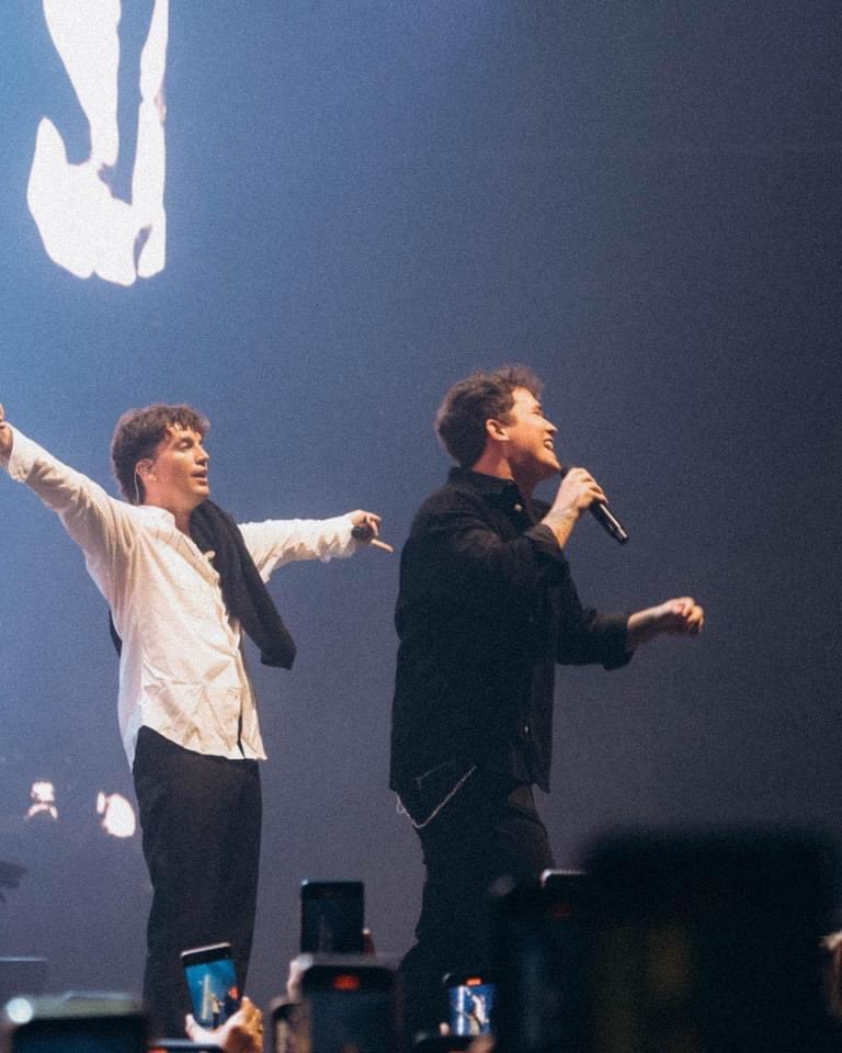 karloslabajo__'s tweet image. Day 3 of @thisisLANY 

Dancing in the Kitchen 

Thank you 🫶🏻🌙🌕

#LANYINMANILA #LANYManila2022 #juankarlos #jklabajo
