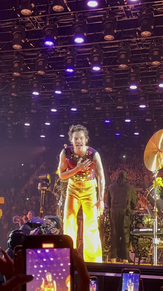 autumn_knox's tweet photo. @saltyhails 10/26 was sooooo cute gave me Coachella vibes @HB_Hotmama https://t.co/jxsmZMsJyK