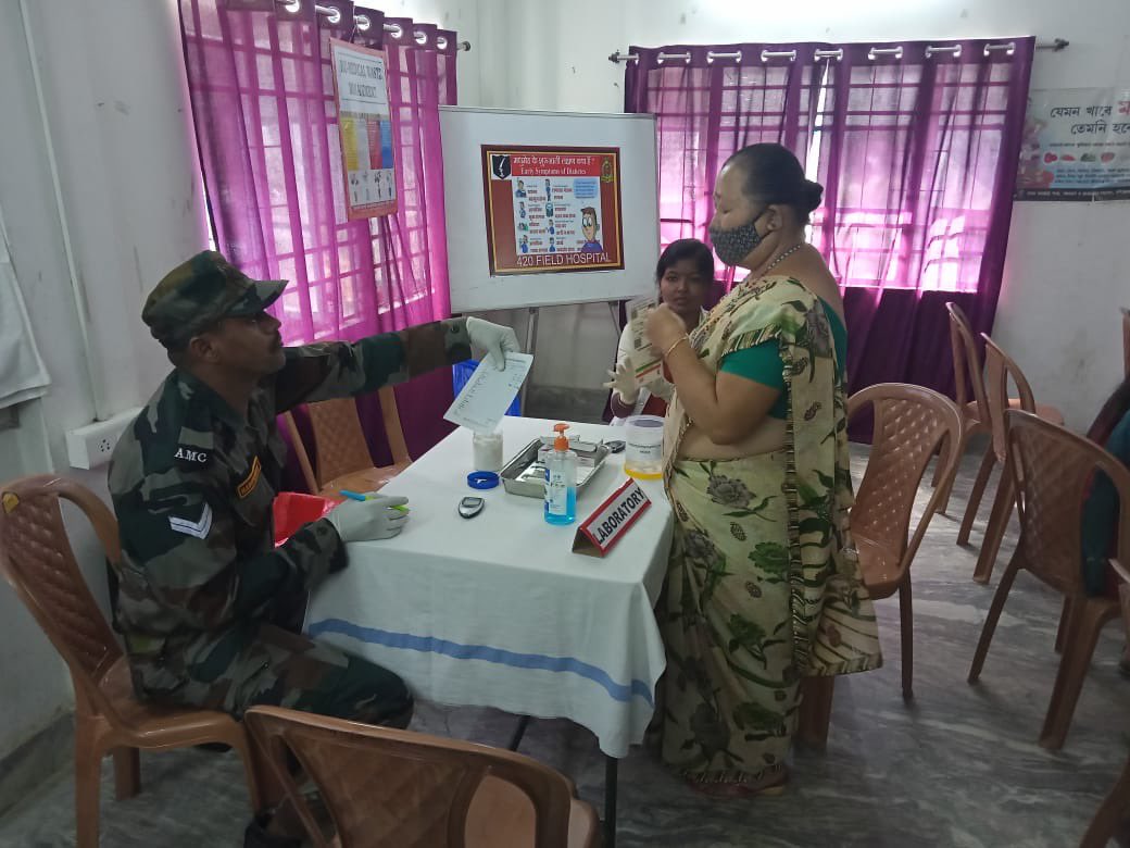 trishakticorps's tweet photo. #WorldDiabeteseDay

#KripanDivision reached out to locals at #Binnaguri, providing consultation, free blood sugar testing &amp; medicines on the occasion. Citizens welcomed the initiative by turning up in large numbers

#DiabeteseFreeWorld
#HealthIsWealth

@adgpi
@easterncomd https://t.co/v8nywZMBBH