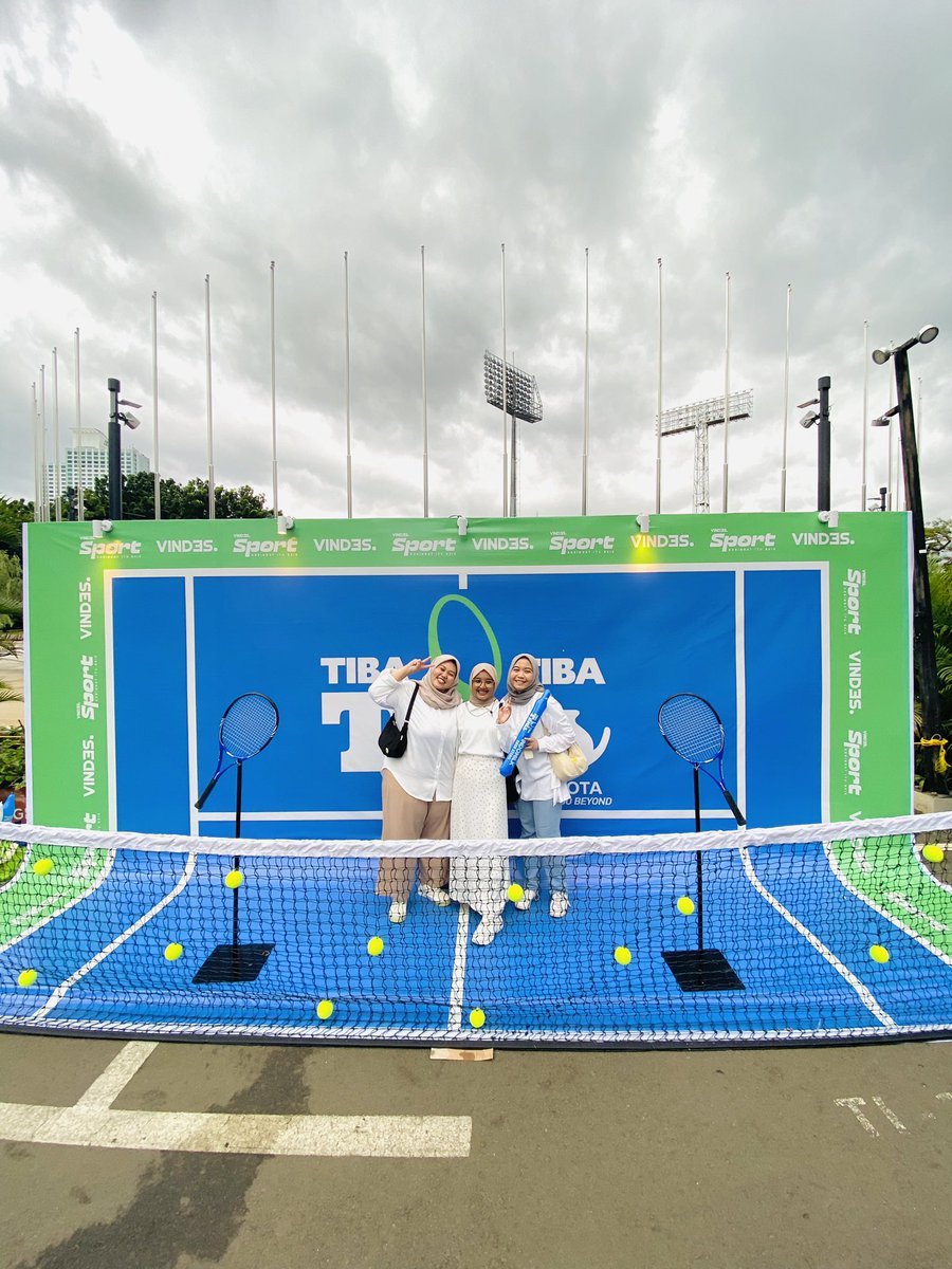 lareeynak's tweet photo. saturday well spent #throwback #TibaTibaTenis 💚🎾 https://t.co/2N5vFE0zvt
