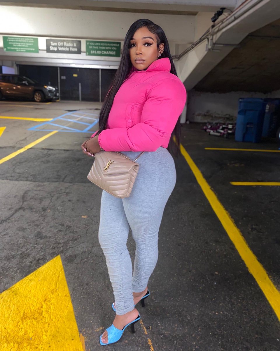 Lifeaslee_'s tweet photo. Bitch I'm a baddie I get what I want like https://t.co/W34XRggGav