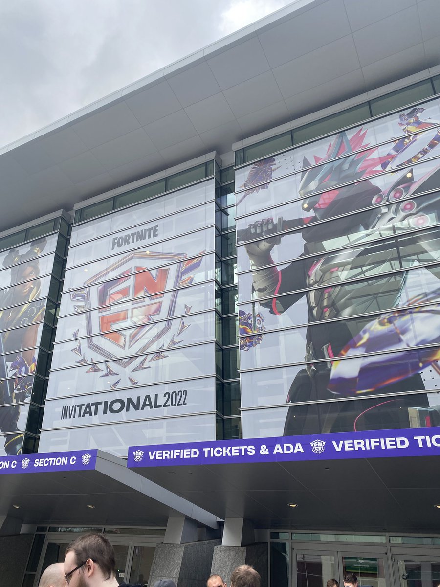 acrylicaloe13's tweet photo. absolutely insane event #FNCSInvitational got to meet @bugha @Clix @MeroFN and more and made it on the broadcast a couple times 😅 GGs see you at the next lan!!! https://t.co/FQW0IPFxhT