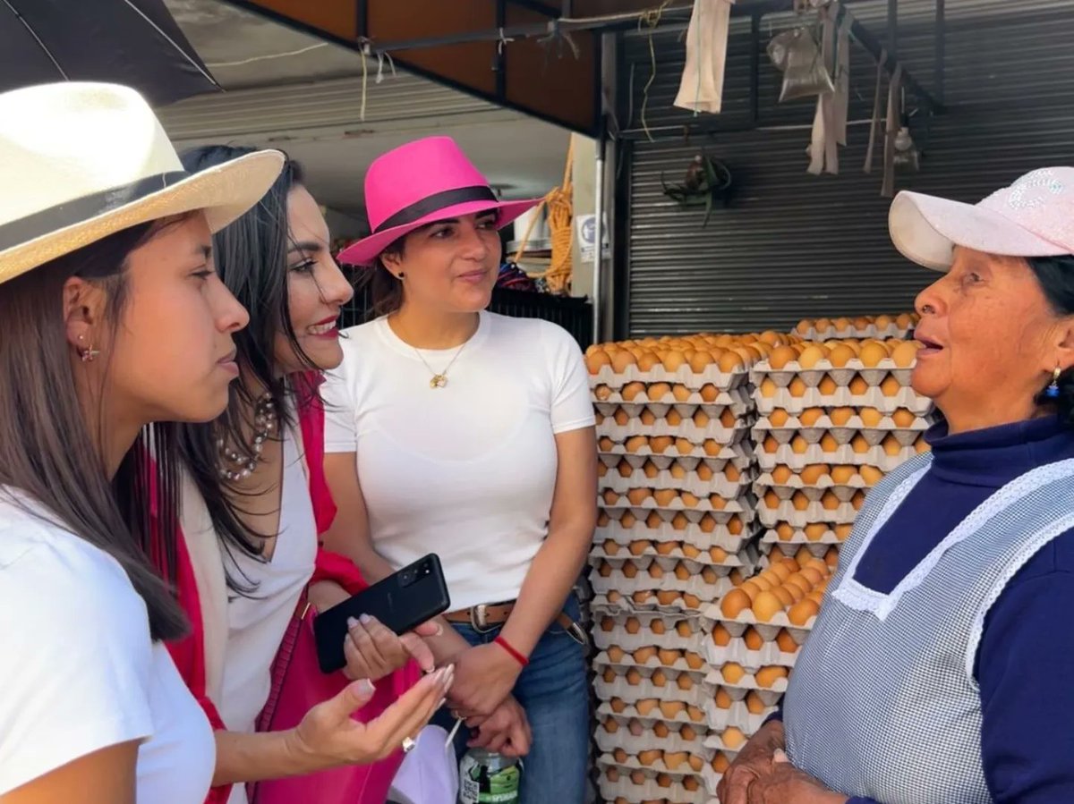 sin_veronicabad's tweet photo. #Cuenca Fiestas en la Parroquia #Ricaurte celebran en honor a su patrono San Carlos Borromeo.
No podría faltar el plato típico -que desprende un apetitoso olor- el “Banquete del Cuy”, éstoes una muestra de lo que es su gente, nada cómo nuestra tierra, ¡Nada!♥️
#AlcaldiaCuenca2023 https://t.co/IGdBaLcxt3