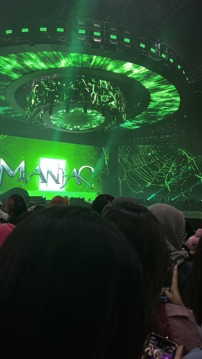 dinaasd's tweet photo. Thank you @mecimapro for #MANIACinJKT such a wonderful experience. Dari awal sampe akhir lancarr bgtt. venuenya keren bgt. STAY juga slay bgt bgt ❤️ https://t.co/uDxreZlfAq