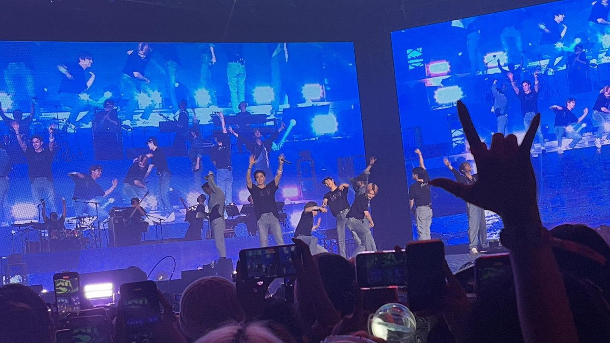 dinaasd's tweet photo. Thank you @mecimapro for #MANIACinJKT such a wonderful experience. Dari awal sampe akhir lancarr bgtt. venuenya keren bgt. STAY juga slay bgt bgt ❤️ https://t.co/uDxreZlfAq