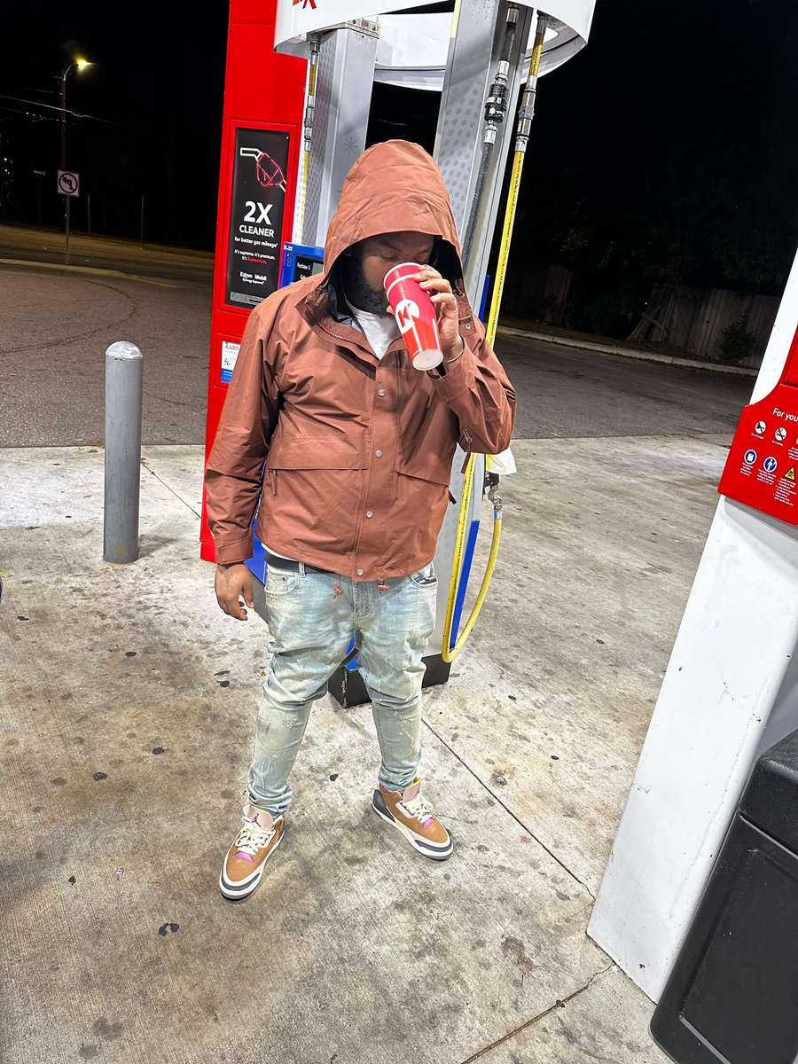 She Like Niggas Getting Money 🤑🤑 Well I’m 1️⃣ Of Them Niggas 🐶💪🏽💩💩
#LLMyPeople #FreeDemBoyzzz