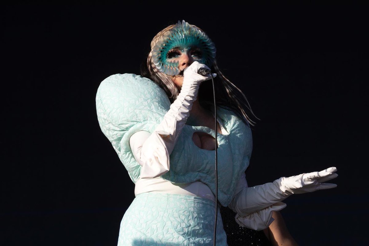 Primavera_STGO_'s tweet photo. @bjork y sentir la música de nuevo 
#PrimaveraSoundStgo 

photos by santiago felipe
conductor : bjarni frímann
orchestra : orquesta sinfónica nacional juvenil https://t.co/O2obH6vhBj