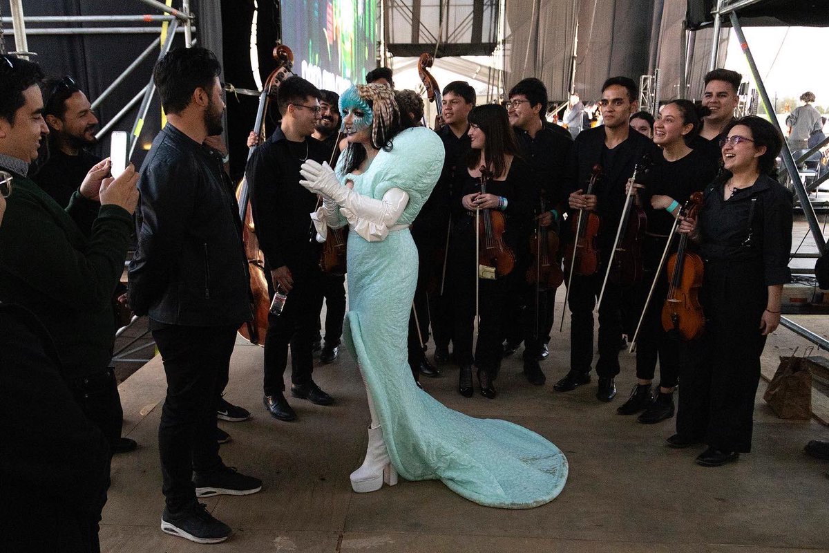Primavera_STGO_'s tweet photo. @bjork y sentir la música de nuevo 
#PrimaveraSoundStgo 

photos by santiago felipe
conductor : bjarni frímann
orchestra : orquesta sinfónica nacional juvenil https://t.co/O2obH6vhBj