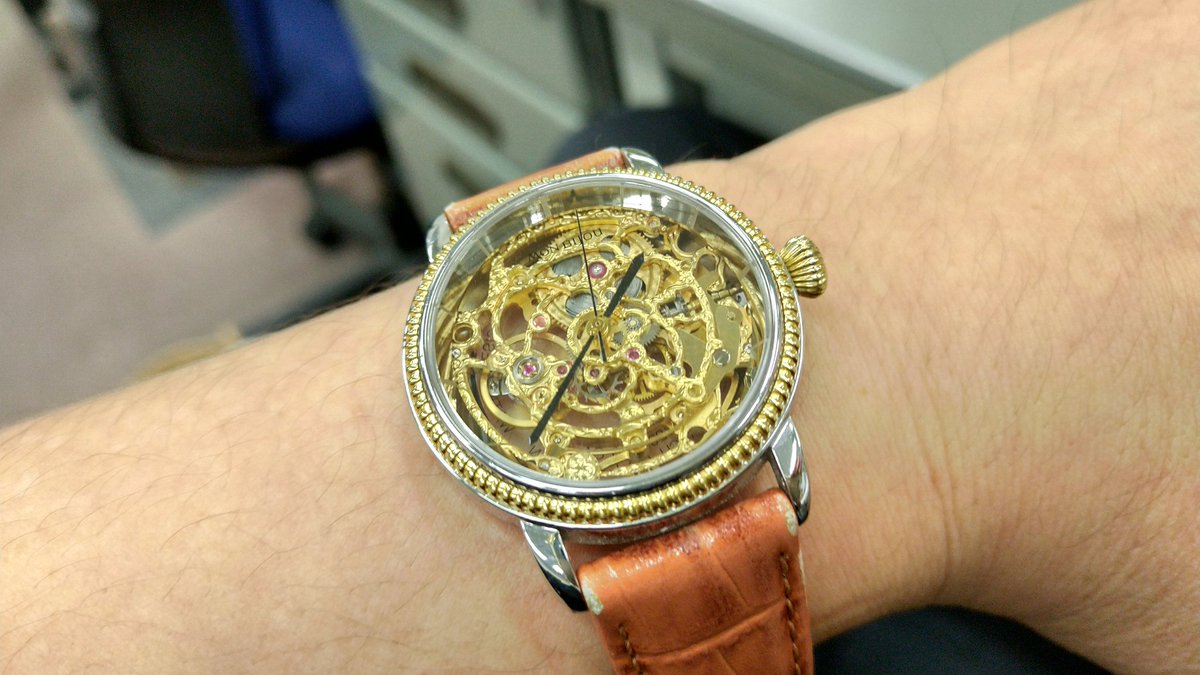 daisuke_mouka's tweet photo. 何年か前ヤフオクで3万円で買ったオリエントのモンビジュ。機械の装飾も凝っていて、この値段はお買い得だと思う。
欠点は何時なのかぱっと見よく解らないところ(x_x)
#オリエント時計 #monbijou #スケルトン #モンビジュ https://t.co/ajIR7jYWuO