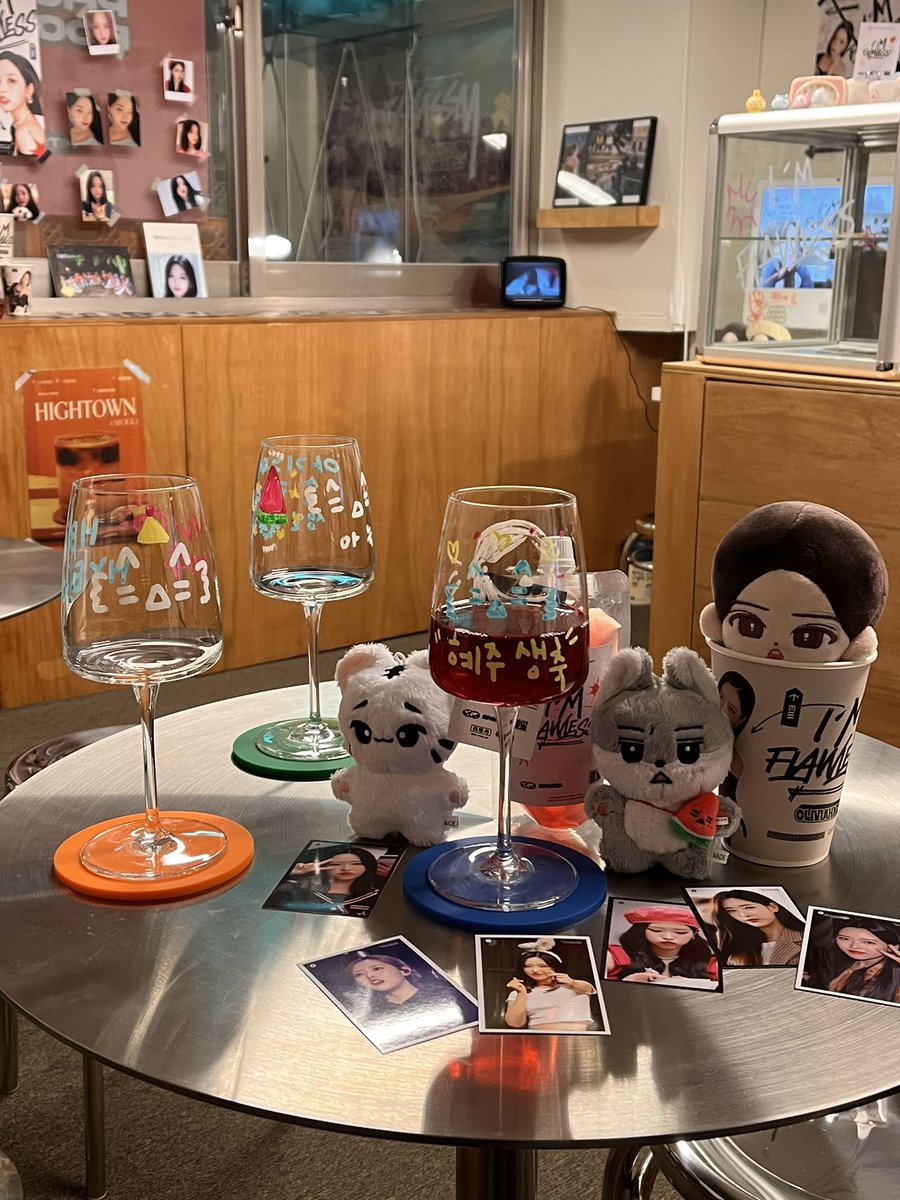mnmnii77's tweet photo. #혜주와_구름위로_둥둥
쿠키가 다 떨어져서 구경도 못했지만,,
귀여웠을듯😂 무알콜이였지만 분위기에
취해버렸읍니다 아늑3인방 https://t.co/ejTW9Ta1Wp