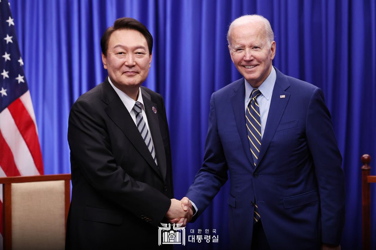 윤석열 Yoon Suk Yeol (@president_kr) on Twitter photo Happy to discuss ways to further strengthen the 🇰🇷🇺🇸 Alliance with <a href="/POTUS/">President Donald J. Trump</a>. Our alliance has never been stronger. We go together! 같이 갑시다! Happy to discuss ways to further strengthen the 🇰🇷🇺🇸 Alliance with <a href="/POTUS/">President Donald J. Trump</a>. Our alliance has never been stronger. We go together! 같이 갑시다!