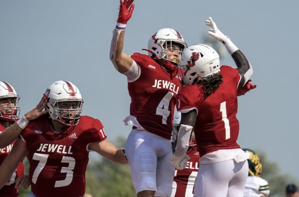 After a great talk with <a href="/Coach_NLinhart/">Neil Linhart</a> I’m blessed to receive an offer from <a href="/JewellFootball/">William Jewell Football</a> #DefendTheNest 🔴⚪️