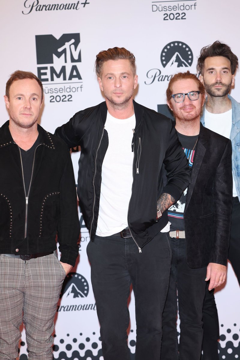 orepublicbrasil's tweet photo. 📸OneRepublic no Red Carpet do #MTVEMAs (2/2) https://t.co/Wa06HhqonD