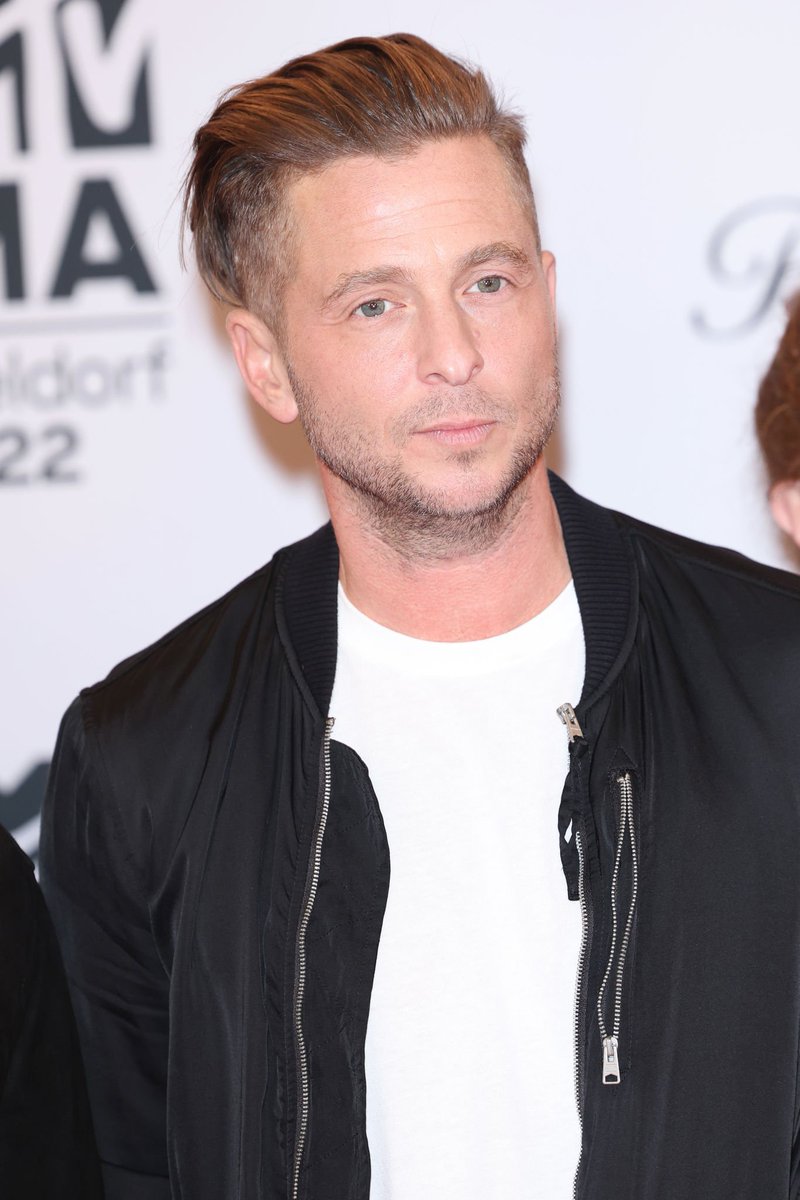 orepublicbrasil's tweet photo. 📸OneRepublic no Red Carpet do #MTVEMAs (2/2) https://t.co/Wa06HhqonD